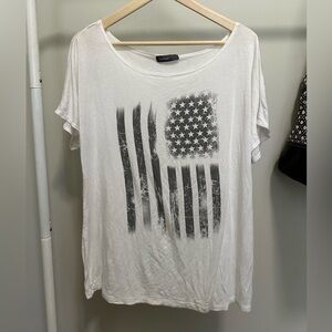 White and Gray American Flag Shortsleeve Graphic Tee size medium
